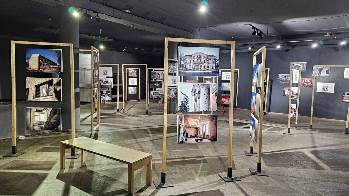 У Львові відкрили виставку, присвячену об’єктам, що зазнали руйнувань внаслідок агресії рф