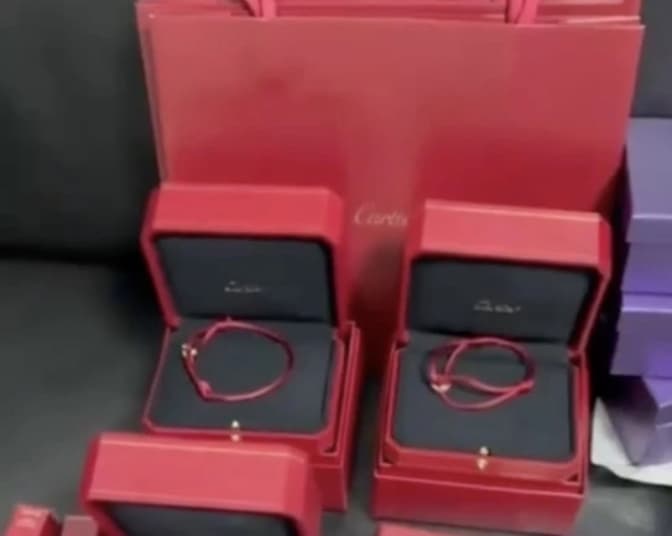 На Львівщині митники виявили коштовності Cartier на понад мільйон гривень