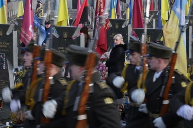 У Львові сьогодні вшанують захисників на полях почесних поховань