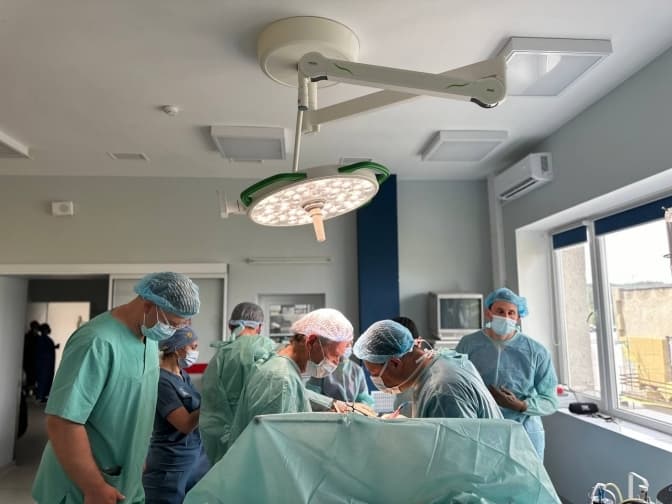 Кіста як куряче яйце. Львівські хірурги врятували новонароджену