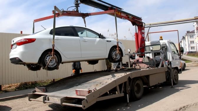 КМВА офіційно заборонила евакуацію приватних авто під час повітряної тривоги