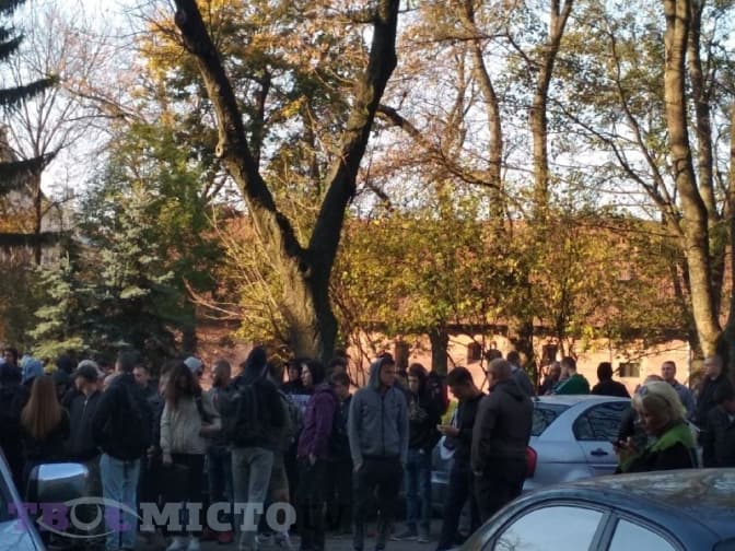 Ситуація на дорогах Львова. Через пікет перекритий рух вулицею Винниченка