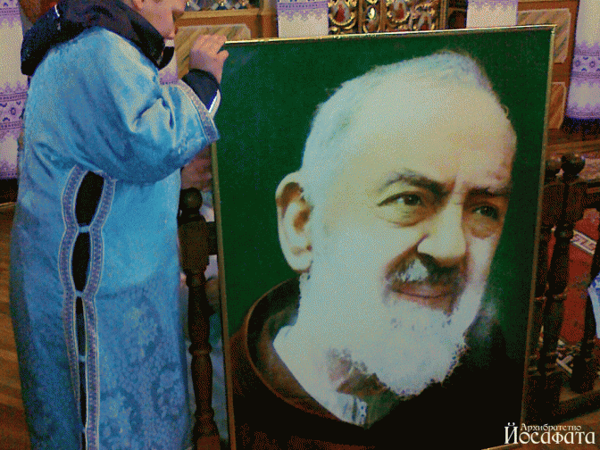 До Львова привезли мощі святого отця Піо