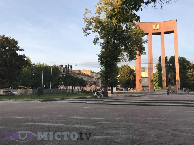 Коли завершать ремонт площі Кропивницького. Актуальні фото