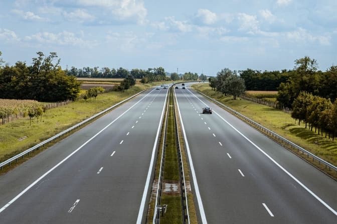 В Україні працюють над запуском платних доріг