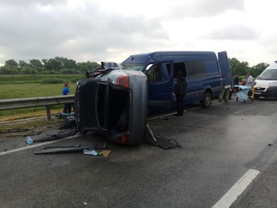 У ДТП на Львівщині три особи загинули, понад десять травмованих