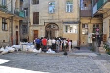 На подвір'ї вулиці Богомольця у Львові замостять плити та облаштують лавочки