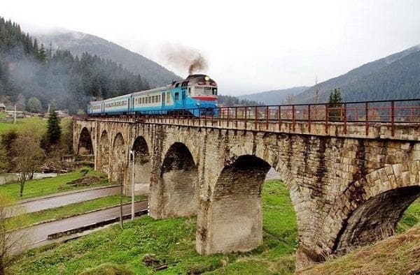 Майже 1,5 тисячі залізничних мостів України мають дефекти