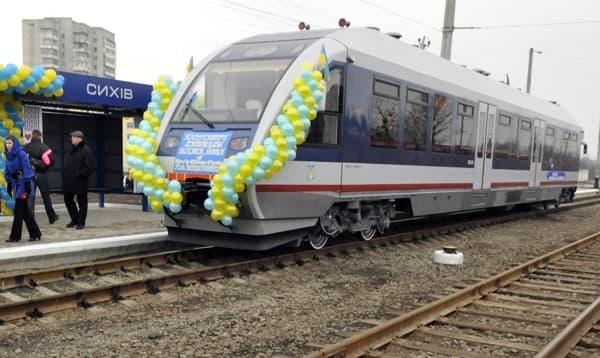 Із Сихова до Підзамче за 45 хвилин. Як їздив львівський рейковий автобус