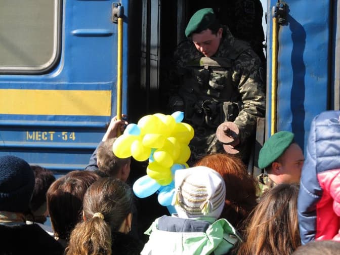 У Львові зустріли прикордонників, які понад шість місяців були в АТО. Фото