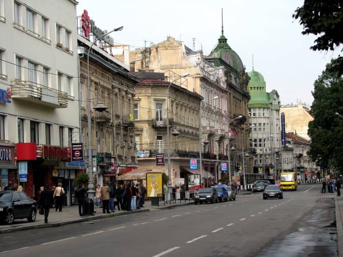На проспекті Свободи у Львові замінять тротуарну плитку