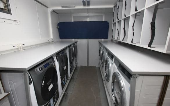 У Львові волонтери виготовили мобільний прально-банний комплекс для вояків