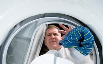 Вчені не радять прати одяг при низькій температурі