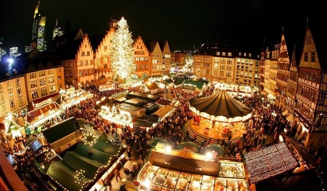 Через війну в Україні Варшава відмовилася від гучних новорічних святкувань