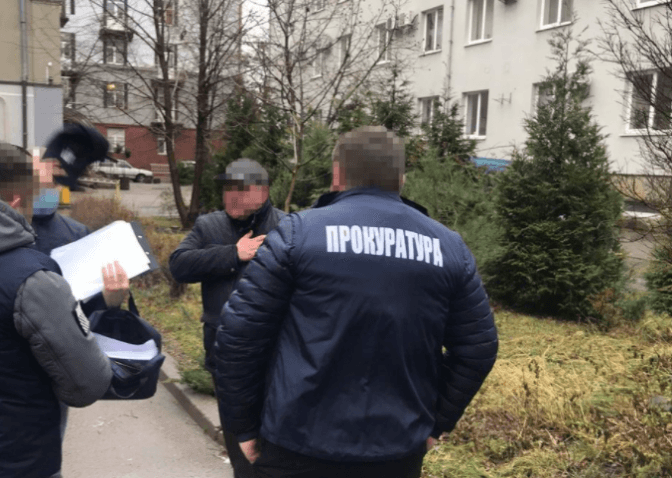 На хабарі у Львові затримали одного з керівників податкової служби