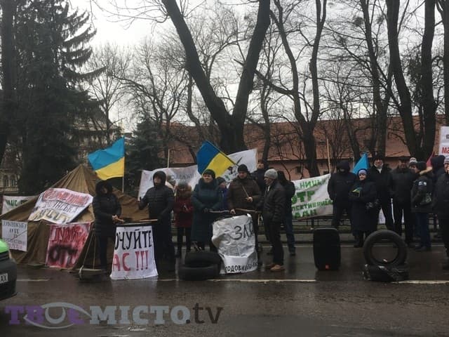 Під ЛОДА мешканці громад оголосили безстрокову акцію протесту. Чого вимагають
