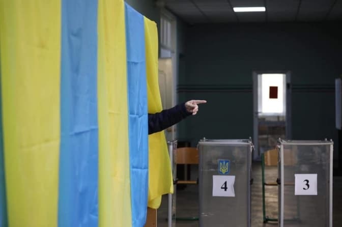 «Чимало голосів за Садового – були голосом проти Синютки». Політолог про результати екзит-полів