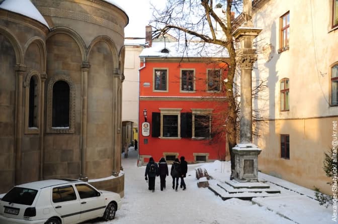 До і після. Як у Львові відновили Вірменський провулок. Фото