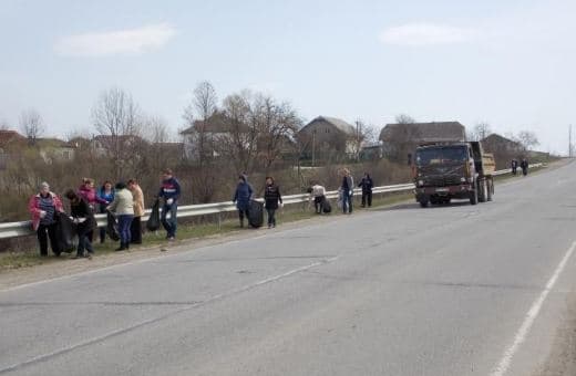 Львів’ян просять долучитися до наведення ладу у придорожніх смугах