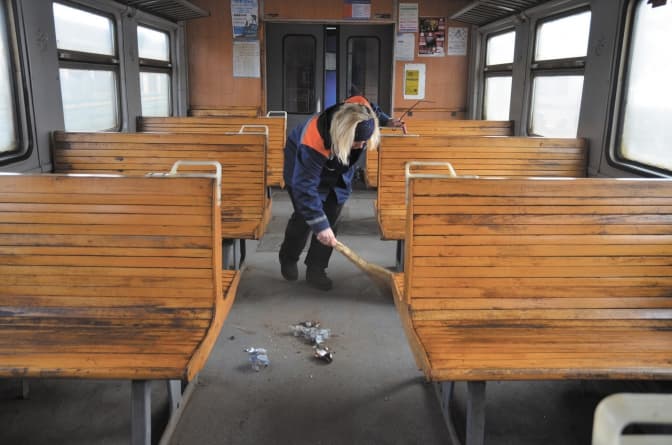 В Укрзалізниці планують змінити технологію прибирання у потягах