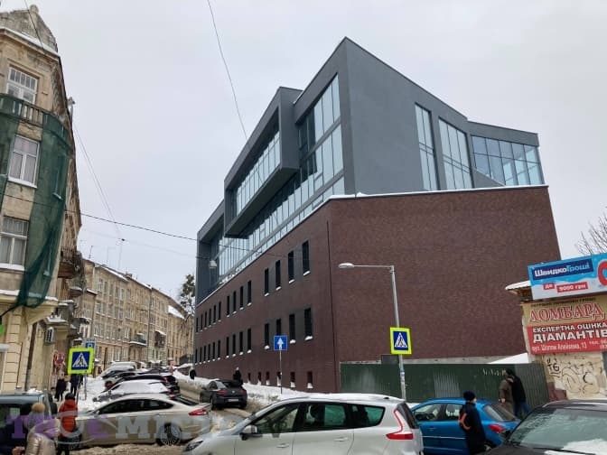 Однорічний син Козловського став власником медцентру на вулиці Раппопорта у Львові