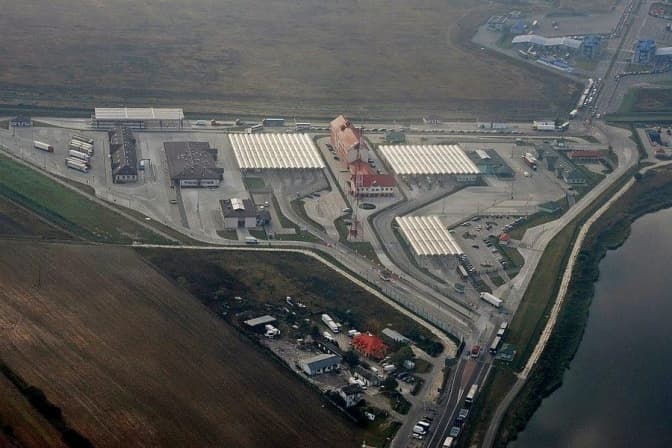 Через ремонт на пункті пропуску Рава-Руська – Гребенне можливі труднощі з перевезенням вантажів