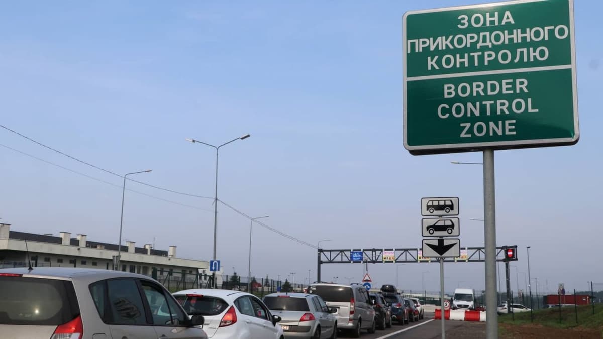 Головного інспектора митного поста «Краківець» затримали на хабарі