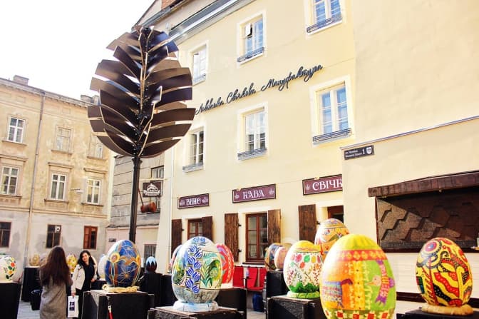 У Львові на Фестивалі писанок встановили писанку-вказівник