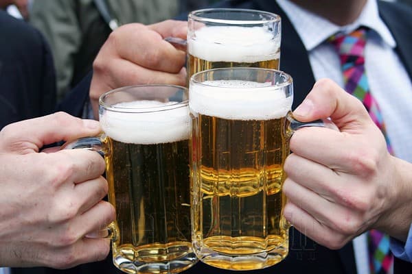 У навчальних закладах України заборонили вживати та продавати спиртне і сигарети