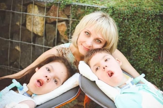 У Львові збирають кошти на візки для двох діток зі СМА. Оновлено