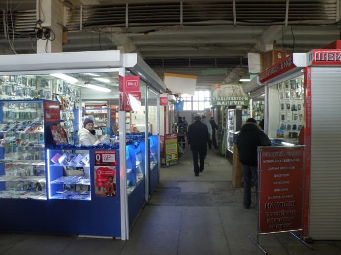 Продавці радіоринку у Львові говорять про можливе закриття базару