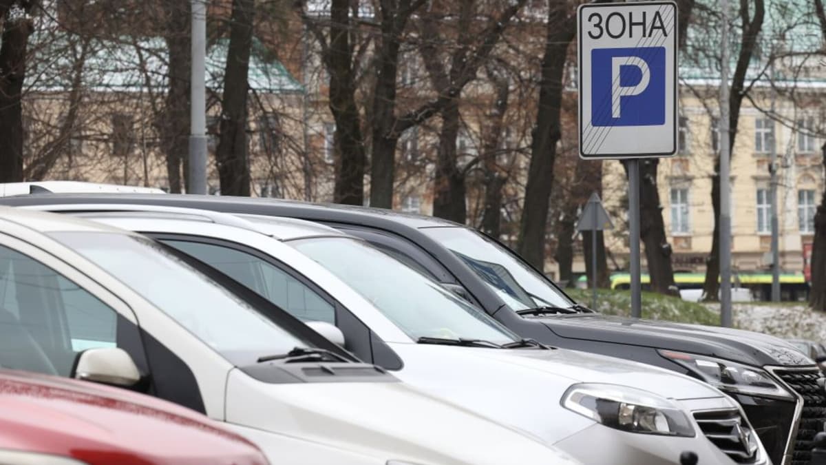 Наступного тижня у Львові з’являться ще два паркувальні майданчики