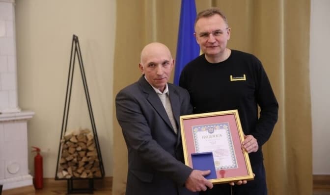 Стало відомо, кого обрали найкращим двірником Львова