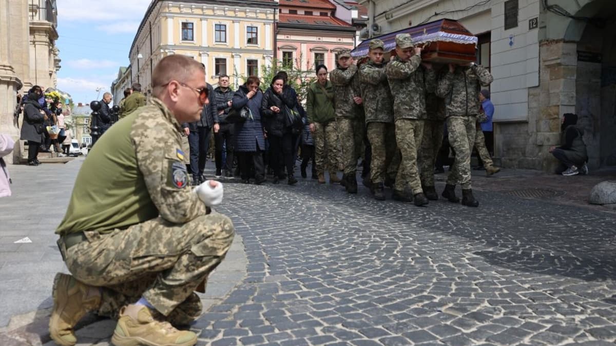 Львів сьогодні попрощається з трьома захисниками України