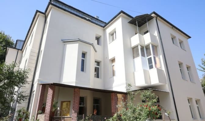 У Львові відновили будинок на Коновальця після ракетного обстрілу