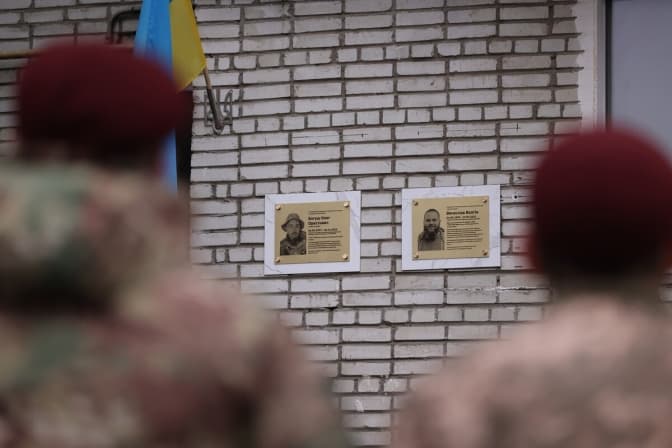 У Львові відкрили пам'ятні таблиці двом полеглим десантникам