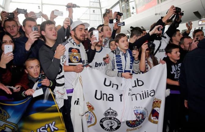 Фото дня: як у Львові мадридський «Реал» в аеропорті зустрічали