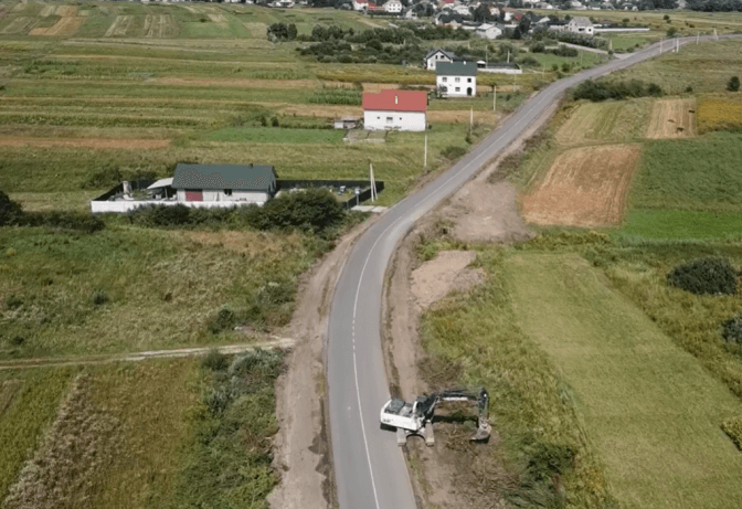 На Львівщині відремонтували дорогу Городок – Повітно. Фото до і після