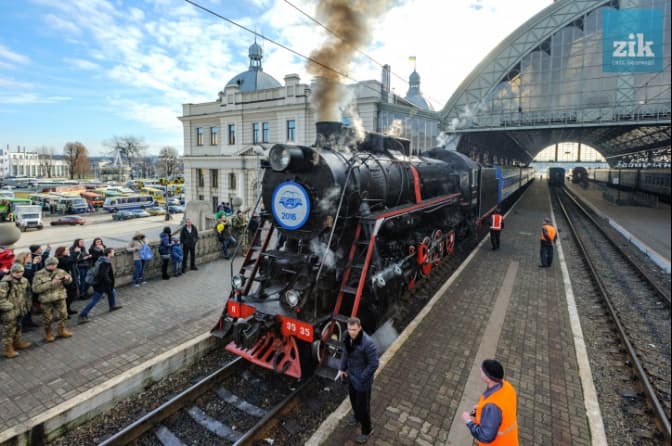 У Львові продовжили курсування ретро-потяга