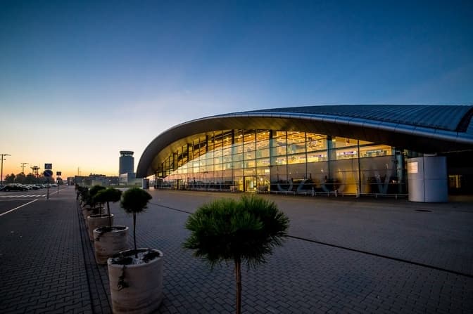 Польща посилює безпеку аеропорту, через який проходить військова допомога Україні