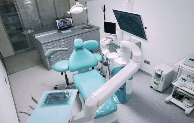 Альтернатива зубним протезам – доступно та зручно. Як це працює