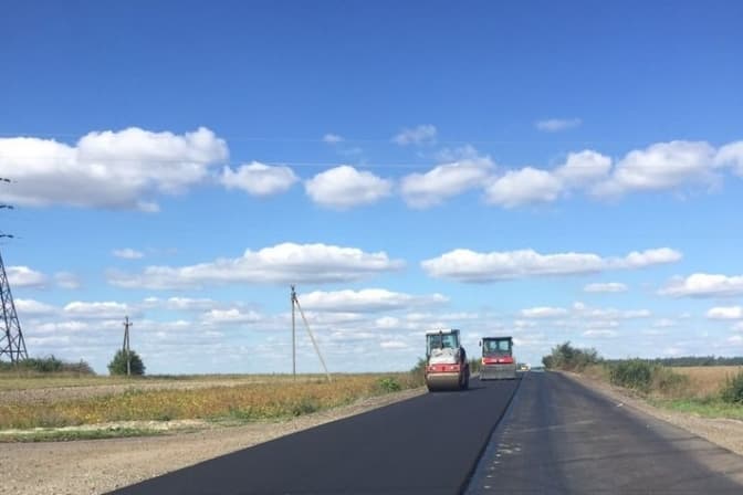 Як на Львівщині роблять поточний ремонт дороги. Фото