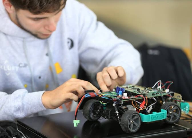 У Львові пройшли перегони роботів-автомобілів. Фото