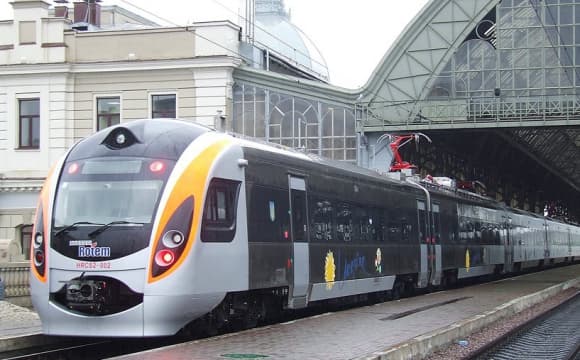 «Укрзалізниця» призначила додаткові потяги до Львова