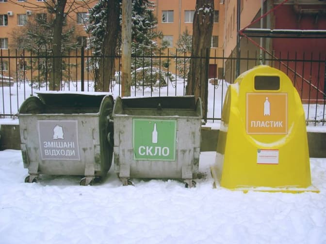 У Львові встановили нові контейнери для пластику. Фото