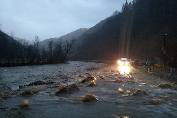 На кількох ділянках автодороги «Мукачево-Львів» неможливо проїхати