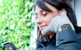 Тепер взимку власники смартфонів розмовлятимуть по рукавичці