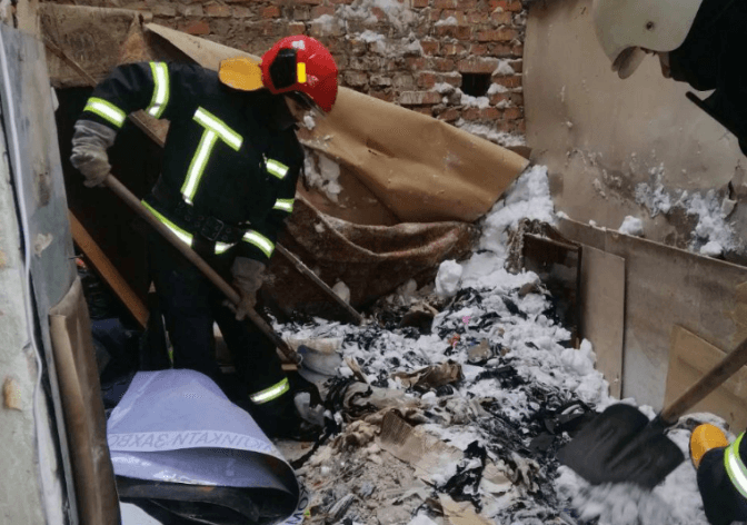 У Львові обвалився дах будови. Під завалами загинув чоловік