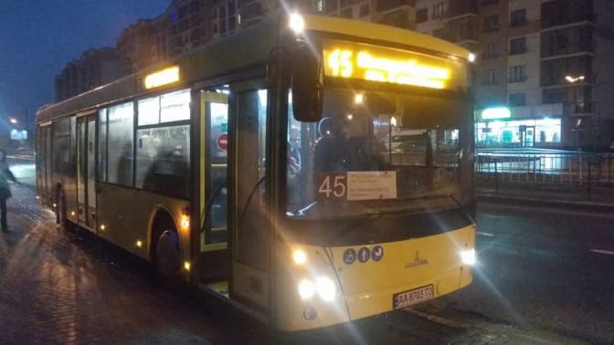 На вихідних через центр не курсуватиме два автобуси