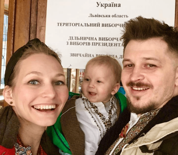 Як львів’яни голосують у другому турі. Фото з соцмереж